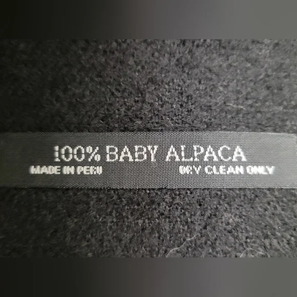 100% Baby Alpaca Black and Gray Patterned Scarf | One Size | Ultra-Soft Luxury - Picture 3 of 3